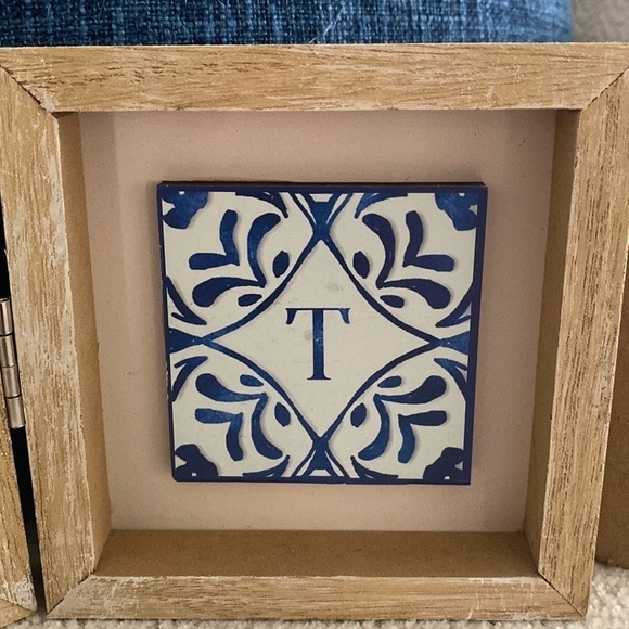 ❤️3 for $15! ❤️ Bathroom decoration, four blue and white tiles in frames. - Picture 5 of 12